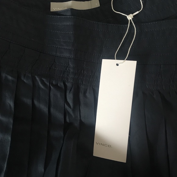💰PRICE DROP💰Vince Navy mid length skirt - Picture 7 of 8